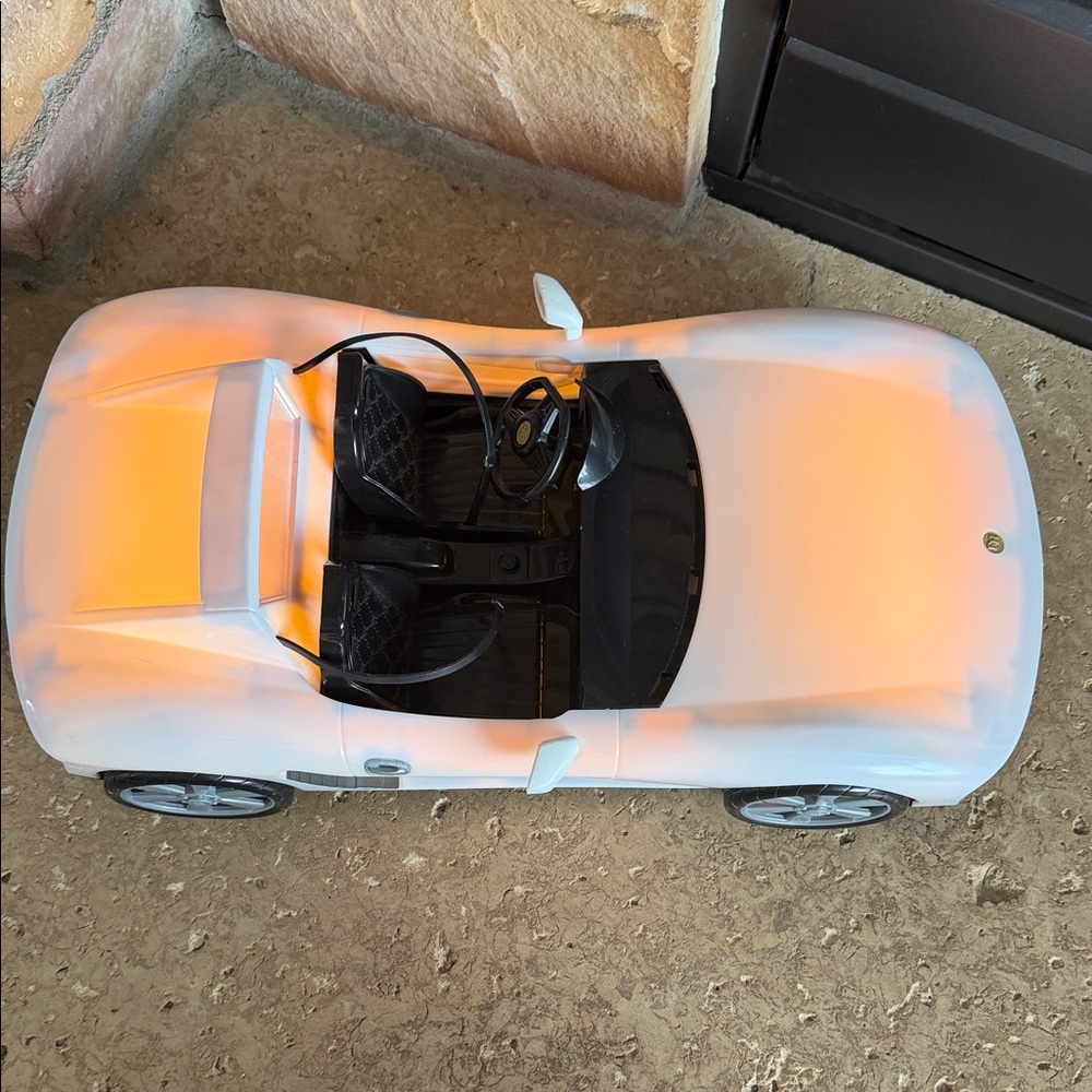 Super cute White Sports Car for Rainbow Dolls Changes colors - Picture 5 of 11